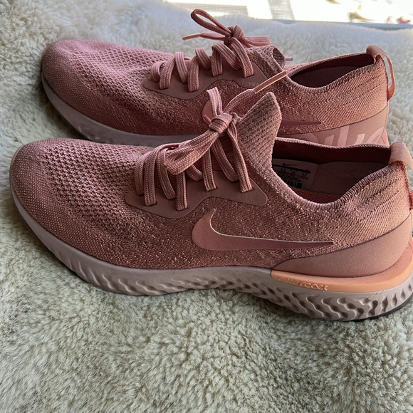 EUC like new. Nike Epic React Shoes Size 8 women’s running shoes pink - Picture 2 of 6